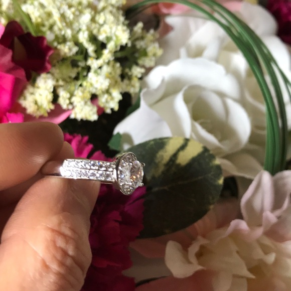 Sterling silver and CZ ring - Picture 3 of 8